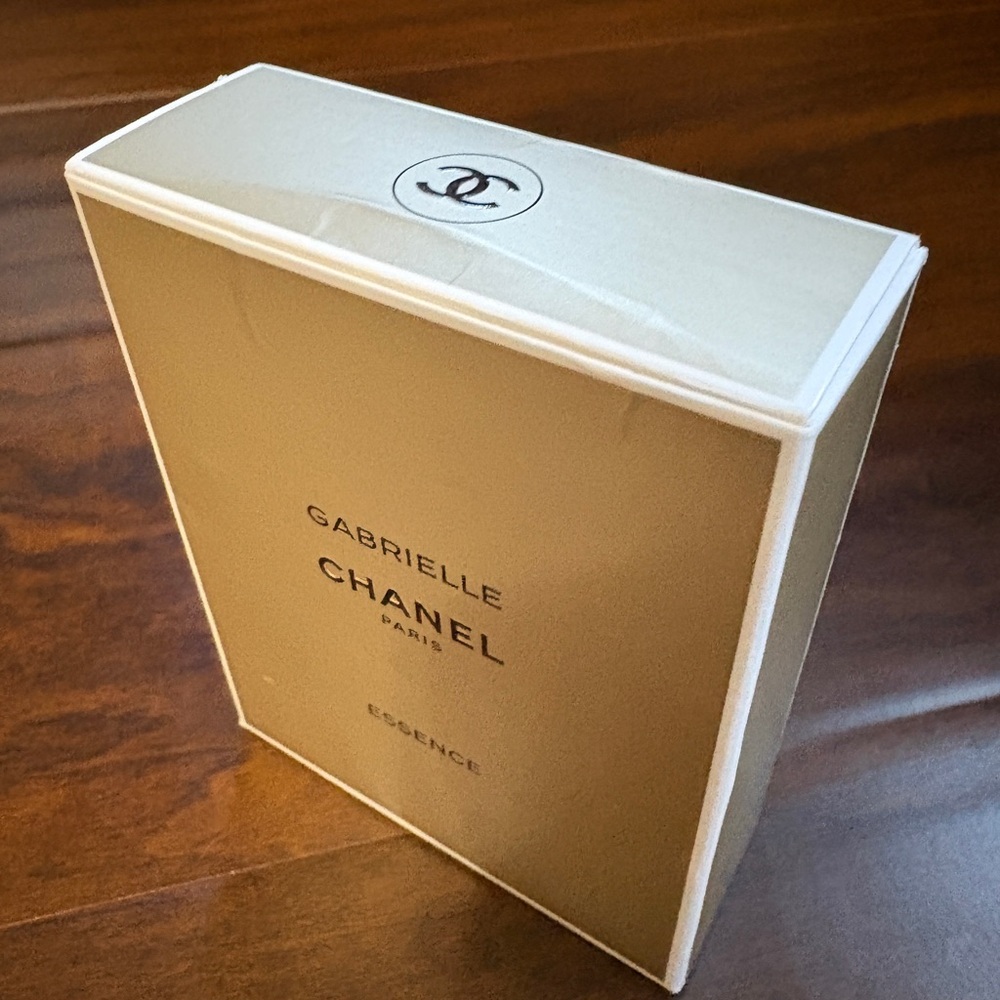 CHANEL Gabrielle Essence - Picture 6 of 10